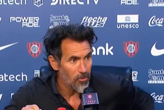 El técnico apuntó contra los medios en conferencia de prensa.