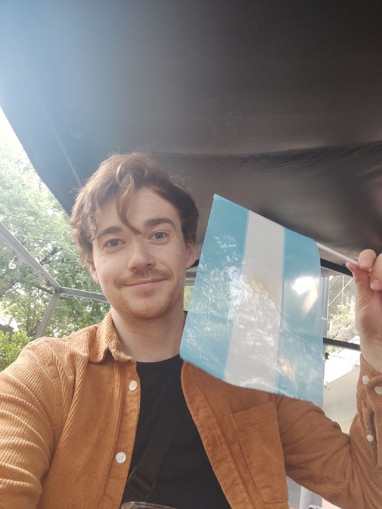 Devin Fiachra Meade nació en Irlanda y espera que Argentina llegue a la final del Mundial.