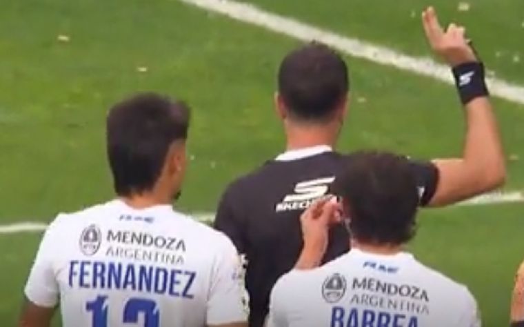 Pablo Dóvalo cobró un polémico penal a favor de Central