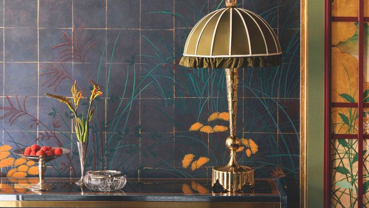 Diseño basado en un revestimiento de pared pintado a mano sobre seda dorada.. Crédito de la imagen: Stephan Julliard Diseño basado en un revestimiento de pared pintado a mano sobre seda dorada.. Crédito de la imagen: Stephan Julliard