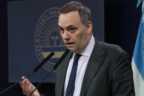 Trabajar en el Estado es un servicio para atender al ciudadano, que se esfuerza cada día para llevar un plato de comida a su hogar, destacó Adorni. Trabajar en el Estado es un servicio para atender al ciudadano, que se esfuerza cada día para llevar un plato de comida a su hogar, destacó Adorni.