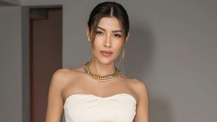 Michelle Salas se tomó unos minutos de intimidad para conversar con su padre antes de llegar al altar.