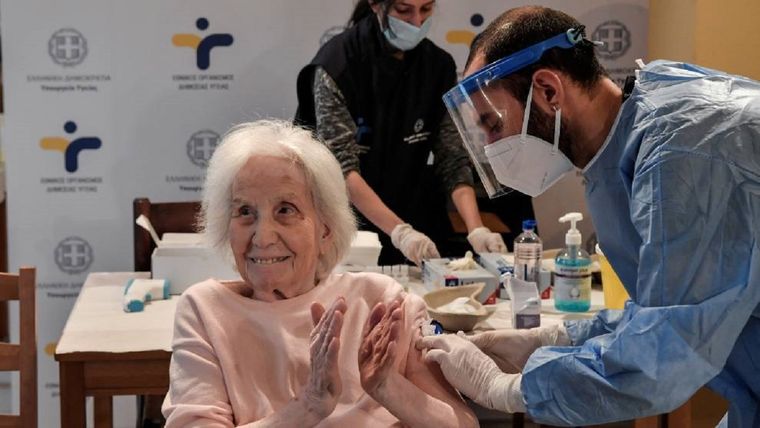 Moscú asegura que casi la mitad de sus vacunados con la Sputnik son mayores de 60 años