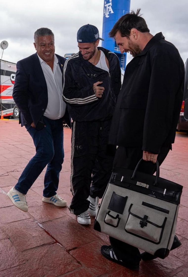 Un accesorio ícono de Hermès que apareció en el estilo deportivo del capitán argentino. Un accesorio ícono de Hermès que apareció en el estilo deportivo del capitán argentino.