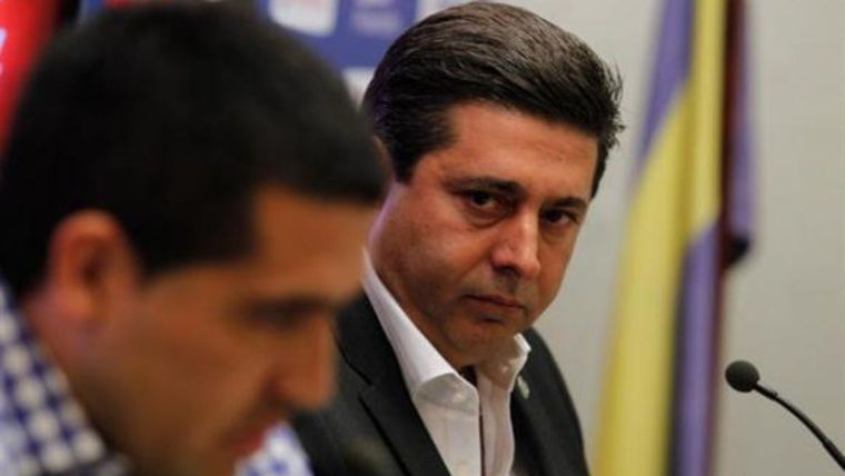 Angelici apuntó contra Riquelme.