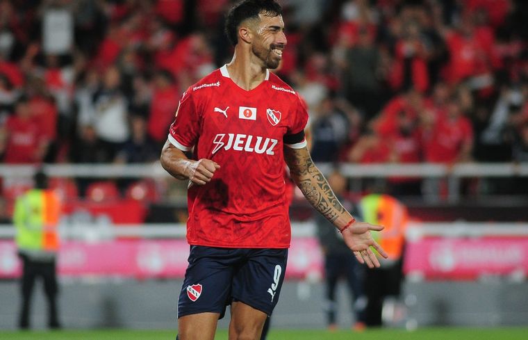 Ávalos abrió el marcador de penal; casi ataja Durso. Foto: Fotobaires