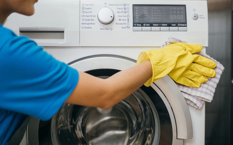 Es importante limpiar la lavadora. Foto: Fuente: Shutterstock