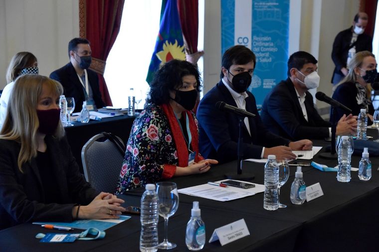 La ministra Vizzotti y sus pares provinciales están en Mar del Plata por una nueva reunión del Cofesa