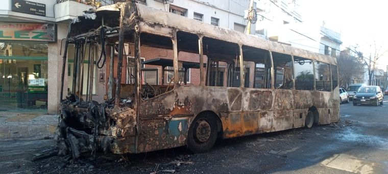 Así quedó el vehículo tras la explosión