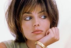 La supermodelo posó para innumerables revistas y desfiló en las pasarelas de más prestigiosas del mundo. Pero su vida ante la cámara comenzó lejos del glamuroso mundo de la moda.