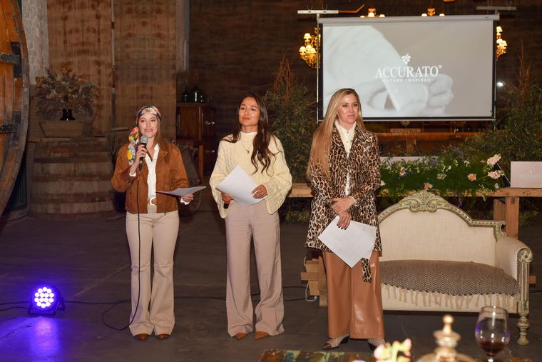 Las embajadoras de la marca en plena presentación. Las embajadoras de la marca en plena presentación.