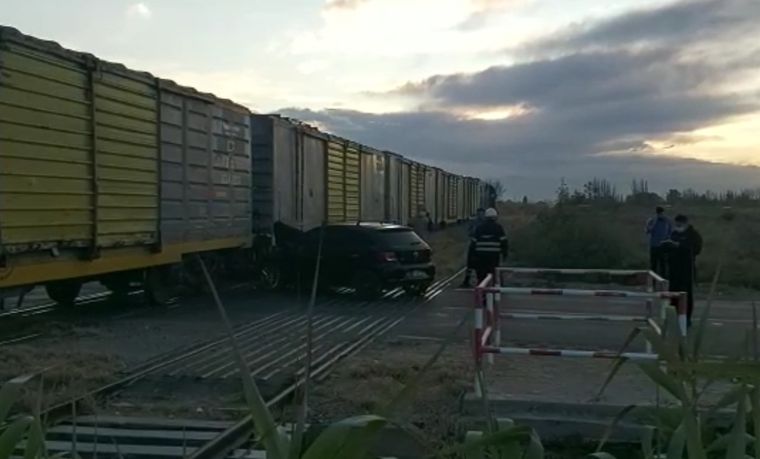 Colisión La formación traía varios vagones, la mayoría vacíos.