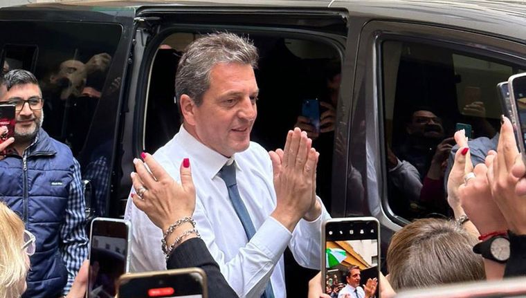 El exministro de Economía, Roberto Lavagna, trabaja en el anonimato para dale a Sergio Massa un plan con consistencia fiscal y superávit comercial. Foto: NA