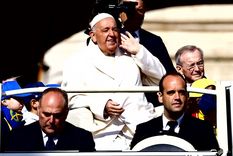 El papa estuvo frente a 60.000 personas en la plaza San Pedro. Foto: Efe.