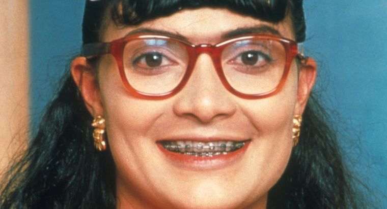 YO SOY BETTY, LA FEA ANA MARÍA OROZCO LE DIO VIDA AL PERSONAJE PRINCIPAL DE LA TELENOVELA, ENTRE 1999 Y 2001 Foto: ARCHIVO