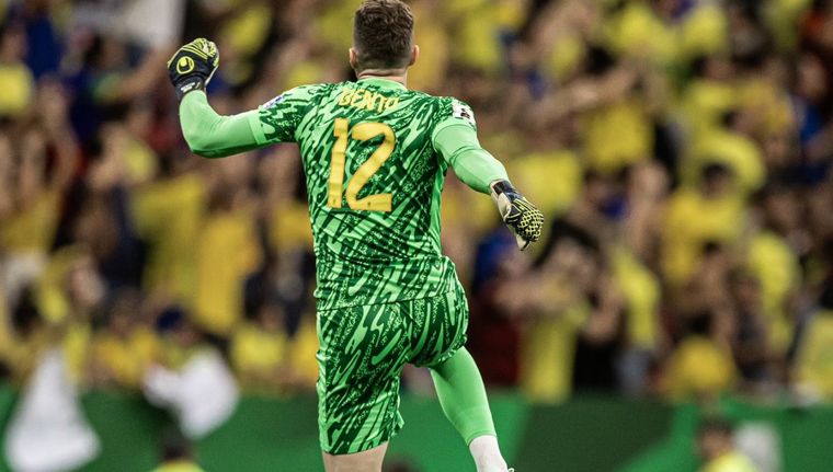 El posible reemplazante de Alisson Becker encendió la polémica en la previa al Superclásico sudamericano. Foto: @Bentokrepski