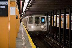 El hecho ocurrió en el techo de un subte de la línea J al llegar a la estación Marcy Avenue, en Brooklyn.