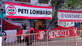 La Peatonal amaneció embanderada. La Peatonal amaneció embanderada.