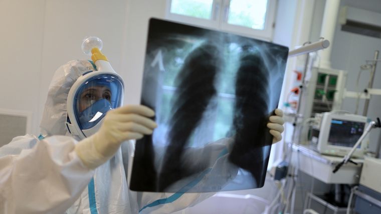 Una especialista médica en un hospital de Moscú, Rusia. Foto: Reuters