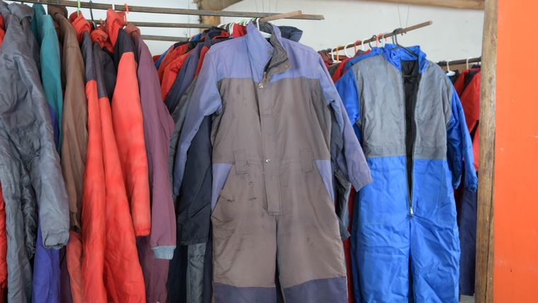 El equipo completo de ropa para la nieve ronda los $40.000. Hay locales con valores más económicos. El equipo completo de ropa para la nieve ronda los $40.000. Hay locales con valores más económicos.