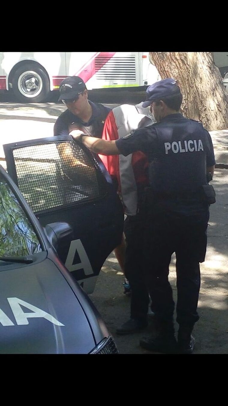 Aprehendidos Los sujetos estaban en actitud sospechosa. Foto: Ministerio de Seguridad.