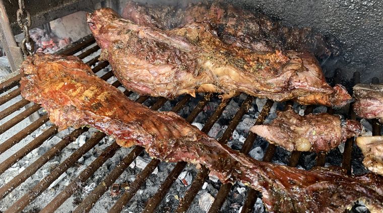 El asado es una costumbre muy arraigada en los argentinos Foto: ALF PONCE MERCADO / MDZ