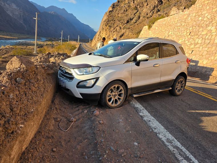 Así quedó la Ford EcoSport que conducía la mujer. Foto: Gentileza.