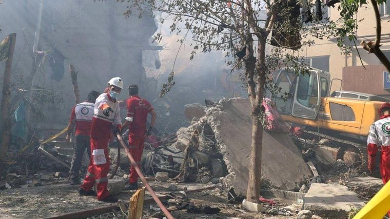 Algunos de los ataques de Israel en Teherán tienen como objetivo a los científicos nucleares y comandantes militares. Foto: BBC Mundo
