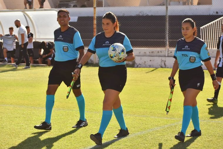 Donna Porcario y Carolina Vera dos de las árbitras mendocinas que son exponentes del arbitraje provincial. Foto: Gentileza Donna Porcario