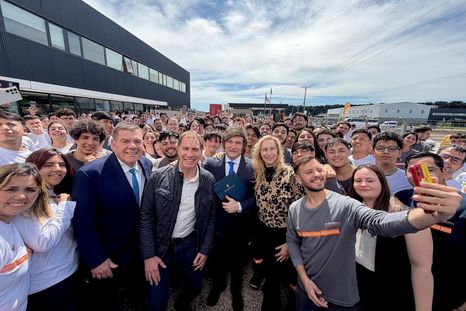 Javier Milei visitó la ciudad de Mar del Plata junto a su hermana Karina, al intendente Guillermo Montenegro y el candidato libertario Diego Santilli.
