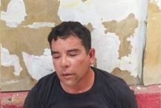 El hombre fue fotografiado por vecinos de la zona que lo atraparon hasta que llegaran los efectivos policiales El hombre fue fotografiado por vecinos de la zona que lo atraparon hasta que llegaran los efectivos policiales