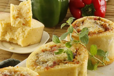 Rolls de polenta dorados y rellenos para cualquier ocasión. Foto: Dreamstime