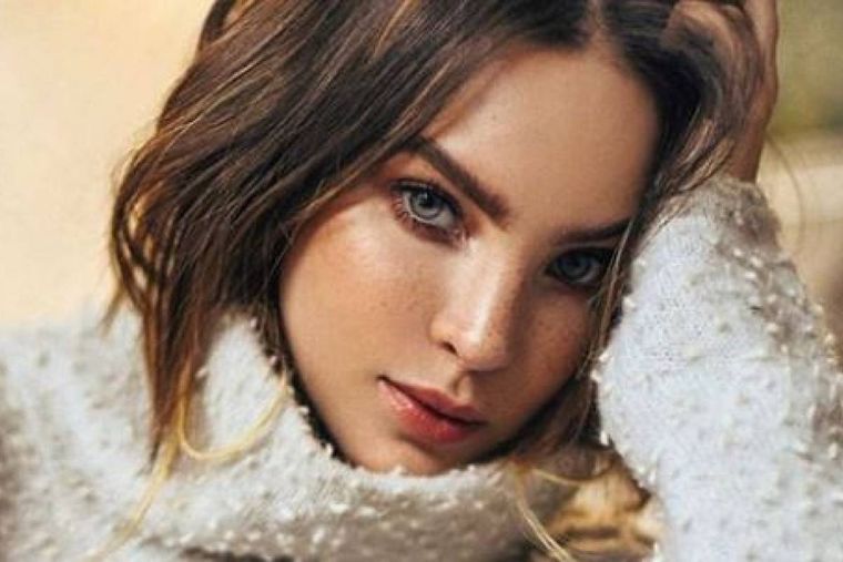 Preciosa: Belinda con el vestido de malla que voló la red Foto: Archivo