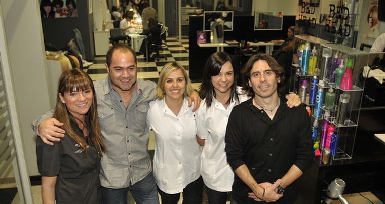 El gran equipo de DElite: Flor Raviolo, Leo Hudson, Laura Talquenca, Mariela Zandanel y José Rodríguez. Foto: Nacho Gaffuri / MDZ