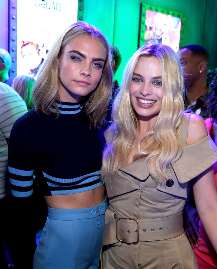 Salieron a la luz las fotos de Margot Robbie y Cara Delevingne que ocasionaron una tragedia Margot Robbie y Cara Delevingne Foto: Cosmopolitan