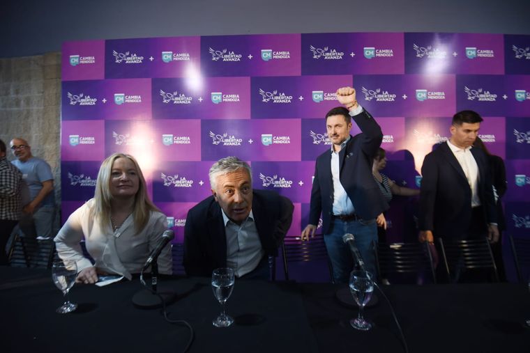 Acto de cierre de LLA + CM en el club Andes Talleres. Acto de cierre de LLA + CM en el club Andes Talleres.