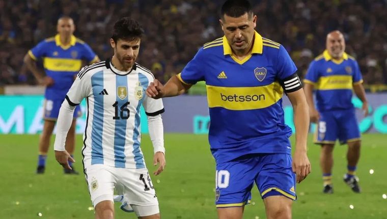 Aimar y Riquelme durante la fiesta del ídolo de Boca. Foto: Twitter @EternoDiez