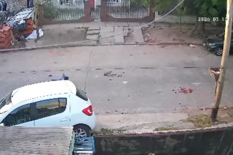 El niño fue atropellado por una motocicleta. Los vecinos buscan dar con los responsables. El niño fue atropellado por una motocicleta. Los vecinos buscan dar con los responsables.