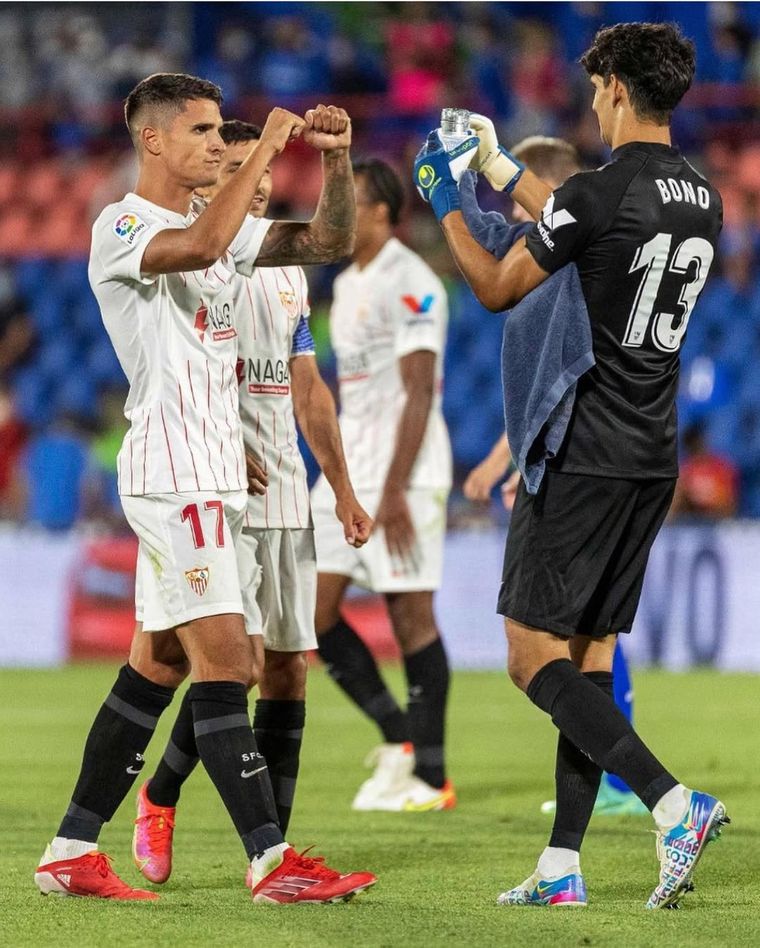 Bono con Lamela en el Sevilla Bono con Lamela en el Sevilla