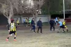 un partido se desbordo en mendoza y los jugadores protagonizaron una batalla campal un partido se desbordo en mendoza y los jugadores protagonizaron una batalla campal