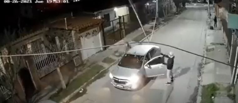 Los delincuentes huyeron en el auto
