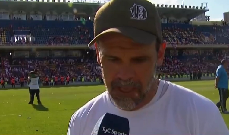 El entrenador, no tuvo pelos en la lengua. Foto: Captura