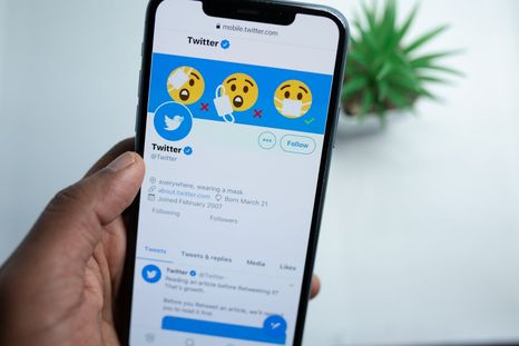 Twitter suma una nueva función para calificar conversaciones de manera negativa