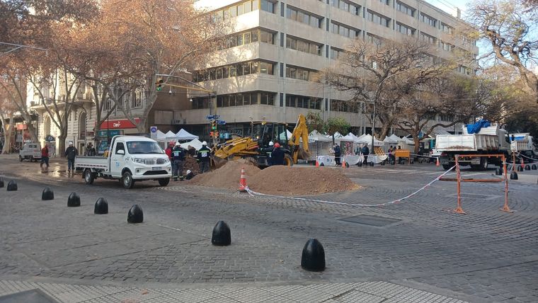 Al día siguiente del accidente arreglaron la pérdida de agua en el kilómetro cero.