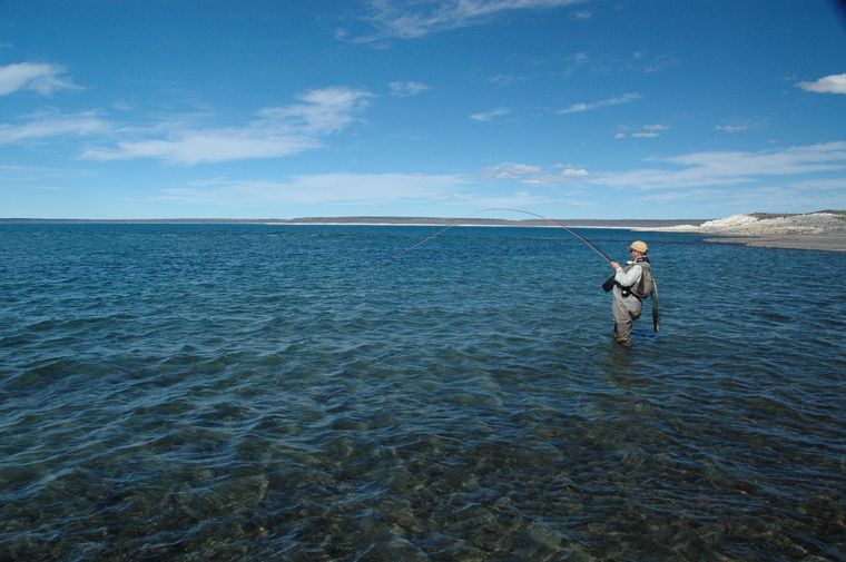 El destino combina montañas, lagos y tradiciones que reflejan la esencia del sur argentino.  