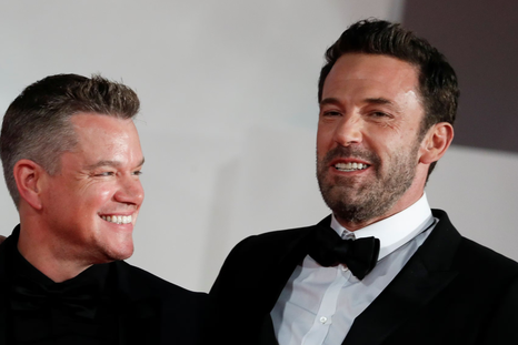 Ben Affleck y Matt Damon recibieron una gravísima denuncia por un comportamiento insólito. Foto: Yara Nardi (Reuters)