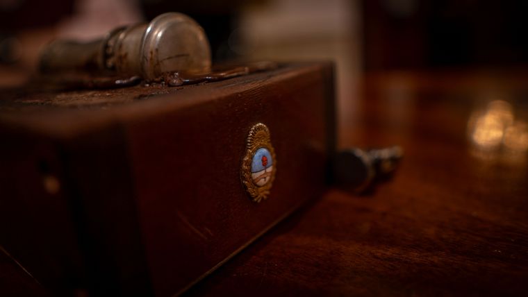 El bastón presidencial en el que se encuentra trabajando Juan Carlos Pallarols Foto: Julián Volpe