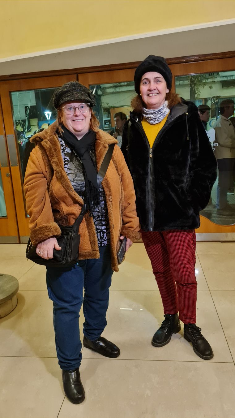 Laura y Elena amigas y mega fans de ABBA desde siempre. Laura y Elena amigas y mega fans de ABBA desde siempre.