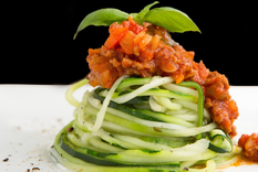 ¡Explosión de sabor! receta de zoodles con salsa boloñesa sin harina.
