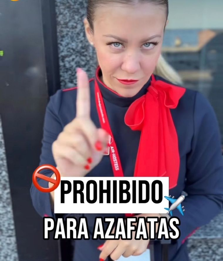 Barbie comparte en sus redes sociales contenido sobre aviones, vuelos y sobre la vida de las azafatas Foto: captura de video @barbiebac